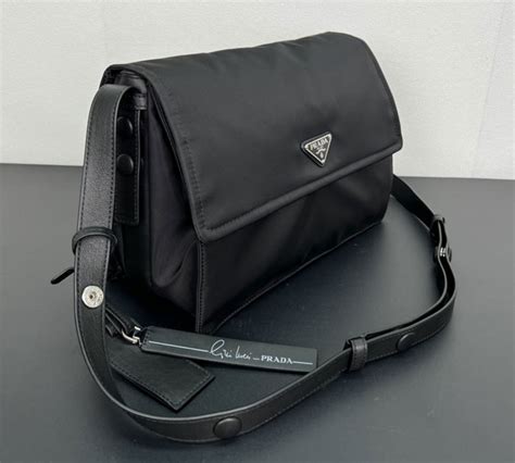 prada 1bd255|Black Medium Padded Re.